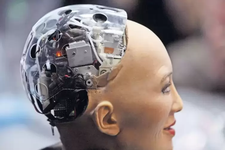 Der humanoide Roboter Sophia sprach schon mit Bundeskanzlerin Angela Merkel über KI.
