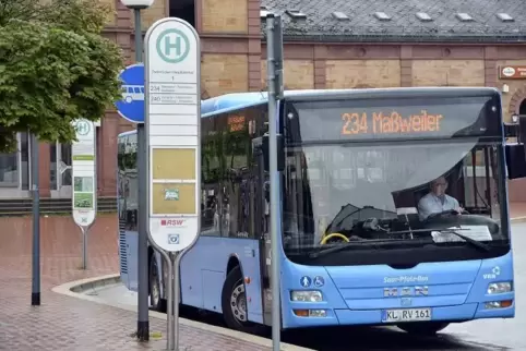 Der 7-Uhr-Bus von Maßweiler aus fährt ab 10. Dezember vom Hilgardplatz erst an den Hauptbahnhof und hält erst danach am Busbahnh
