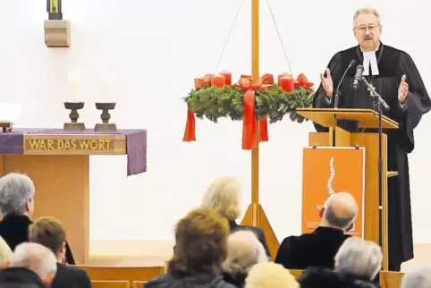 Oberkirchenrat Manfred Sutter hielt die Predigt.