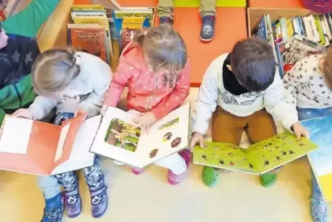 Vorleseaktionen in der Adventszeit: Sie sollen bei Kindern die Lust am Lesen fördern. Eröffnet wurde die landesweite Aktion „Dez