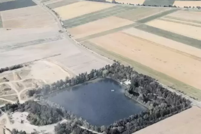Vorgesehener Bohrplatz: an der Landesstraße 534 gegenüber der Sandgrube Heberger zwischen Otterstadt und Waldsee. Vorgesehener Bohrplatz: an der Landesstraße 534 gegenüber der Sandgrube Heberger zwischen Otterstadt und Waldsee.