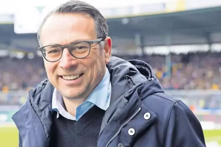 Er hofft, bald wieder etwas zu Lachen zu haben: FCK-Sportvorstand Martin Bader.