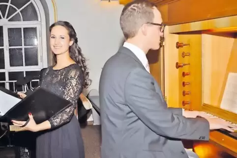 Hervorragende Darbietung: Sopranistin Lena Maria Kosack und Organist Kevin Breitbach.