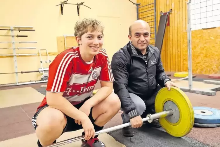 Gut vorbereitet vorne angreifen: Christina Spindler (links) mit Coach Hovhannes Amreyan beim Training am Montagabend im Athleten