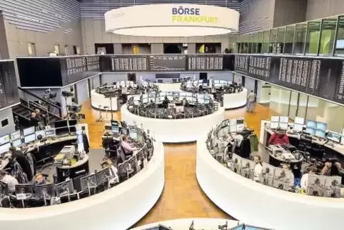 Die Mechanismen der echten Börse – hier im Bild die Frankfurter Börse – können Schüler im Planspiel Börse lernen.