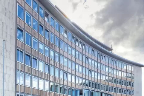 Dunkle Wolken über der Struktur- und Genehmigungsdirektion Neustadt: Die Gutachter können sich vorstellen, die Behörde mit ander