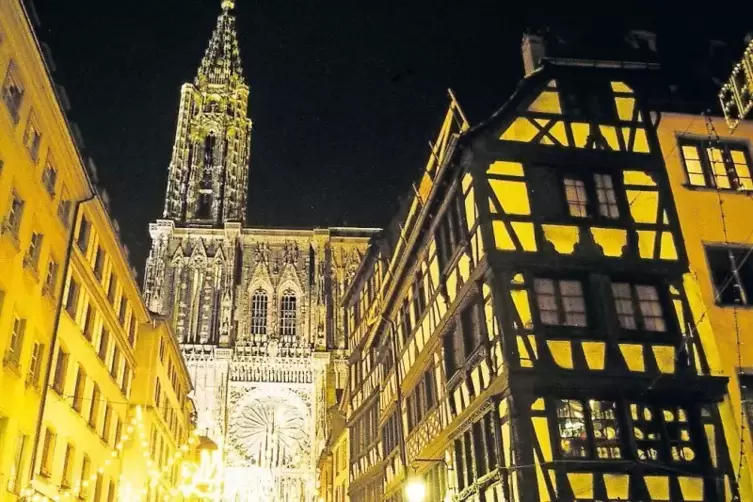 Lichterzauber am Münster: Advent in Straßburg.
