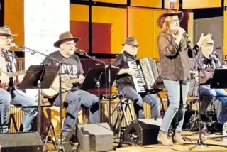 „Schwaademaa-Blues“: PCB mit Sängerin Gaby Heiland.
