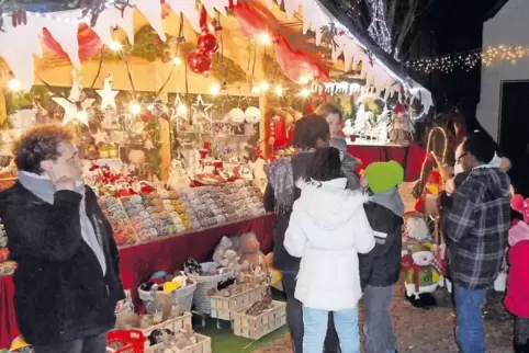 Direkt nebenan dem langen Abendverkauf: der Christkindelmarkt von Kandel.