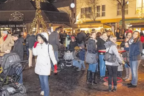 Der Zimt- und Waffelmarkt lockt – wie hier im Dezember 2016 – mit Leckereien und Weihnachtsrock nach Ramstein-Miesenbach.