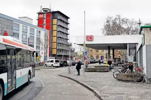 Vom Frankenthaler Hauptbahnhof sollten die Busse Richtung Römig und Ruchheim starten.