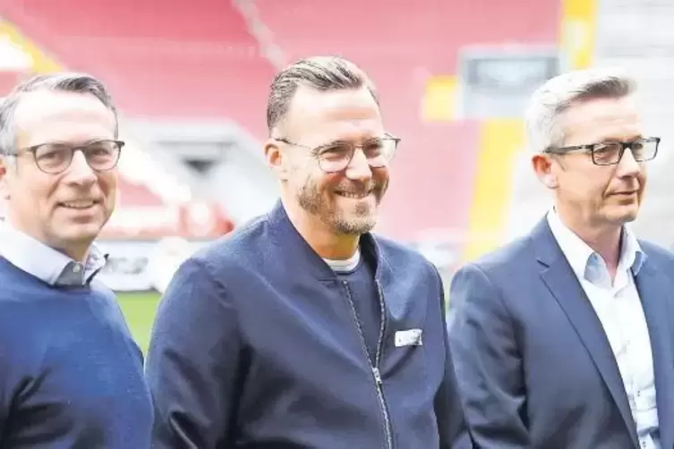 Neustart: Sportchef Martin Bader, Trainer Sascha Hildmann und Aufsichtsratschef Patrick Banf (von links).
