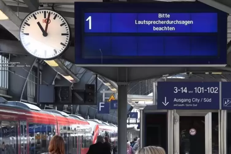 An einem Gleis am Karlsruher Hauptbahnhof passierte der Unfall.  Archivfoto: dpa 