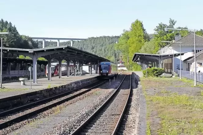 Behält noch für lange Zeit den Charme der 30er Jahre: die Bahnhofsanlage Pirmasens-Nord. Behält noch für lange Zeit den Charme der 30er Jahre: die Bahnhofsanlage Pirmasens-Nord.