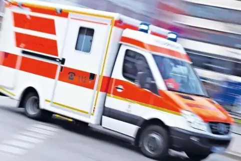 In Notfällen können sich Menschen an die Telefonnummer 112 wenden und einen Rettungs- oder Notarztwagen anfordern.