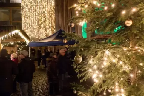 Stimmiges Ambiente rund ums Veldenzschloss. Foto: Sayer