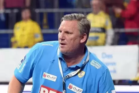 Sah ein kräftezehrendes Spiel seiner Schützlinge: Löwen-Trainer Nikolaj Jacobsen. Archivfoto: Kunz