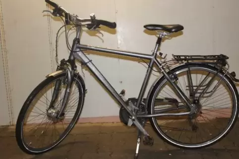 Dieses Fahrrad wurde in einem Hof in Großfischlingen abgestellt – wohin es offensichtlich nicht gehörte. Foto: Polizei