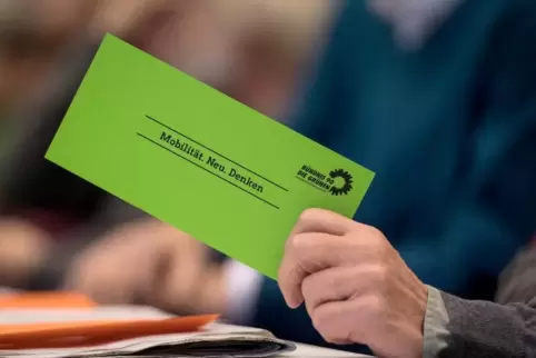 Gruene_Parteitag_Rheinland_Pfalz_Stimmkarte_DPA.jpg