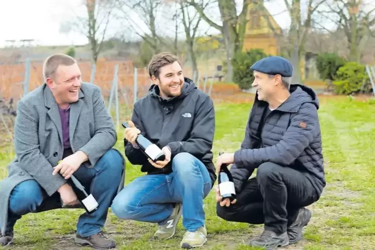 Alle drei in den Weinführern gelisteten Bockenheimer Weingüter können sich über bessere Bewertungen freuen: (von links) Hans-Jör