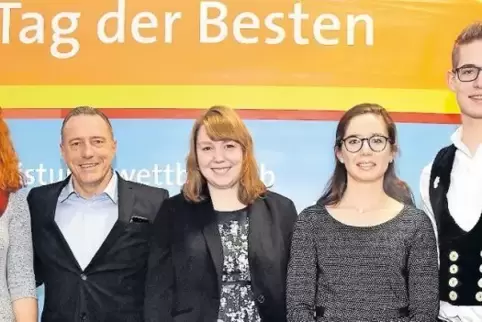 Deutschlands Beste: Bäckerin Sarah Rohr, Hörgeräteakustikerin Friederike Bersem und Büromanagement-Kauffrau Franziska Assel (von