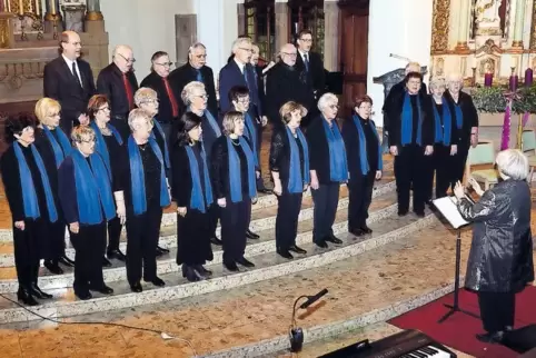 Einen Hochgenuss bereiteten die Darbietungen des protestantischen Kirchenchors unter der Leitung von Gudrun Scherrer den Zuhörer