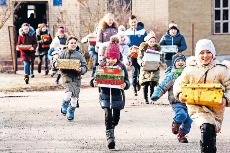 Bedürftigen Kindern aus Osteuropa eine Freude machen: Das ist das Ziel der Aktion „Weihnachten im Schuhkarton“.