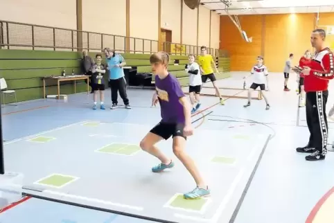 Die C-Jugend ist an der Reihe, auf dem Speed Court ist Andreas Benz. Rechts Jugendtrainer Heiko Pabst. Links hinten Lutz Landgra