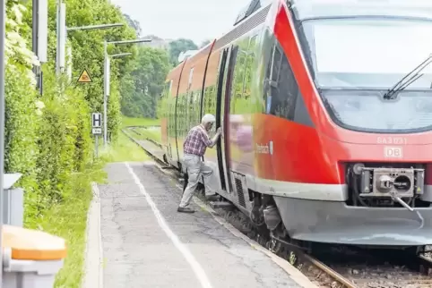Wann wird der Bahnhaltepunkt in Hirschhorn endlich ausgebaut, fragen sich die Ratsmitglieder. Die Ortsbürgermeisterin will nachh
