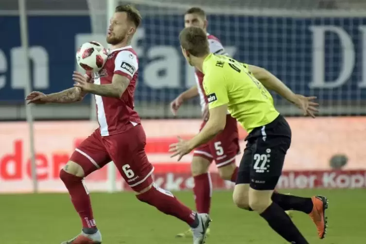 Ein Muskelfaserriss bremst ihn aus: FCK-Mittelfeldspieler Jan Löhmannsröben. Foto: KUNZ