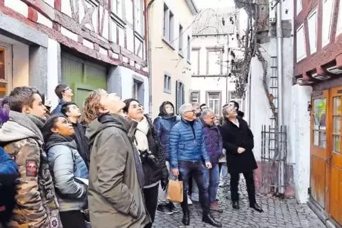 Die jungen Gäste aus Illkirch bestaunten beim Stadtrundgang vor allem die vielen Fachwerkhäuser.