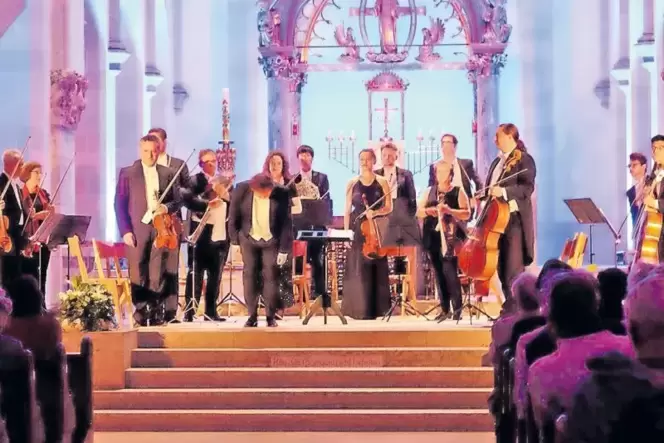 Auf Bühnen in ganz Europa zu Gast und am letzten Tag des Jahres in Kaiserslautern zu hören: die Russische Kammerphilharmonie St. Auf Bühnen in ganz Europa zu Gast und am letzten Tag des Jahres in Kaiserslautern zu hören: die Russische Kammerphilharmonie St.