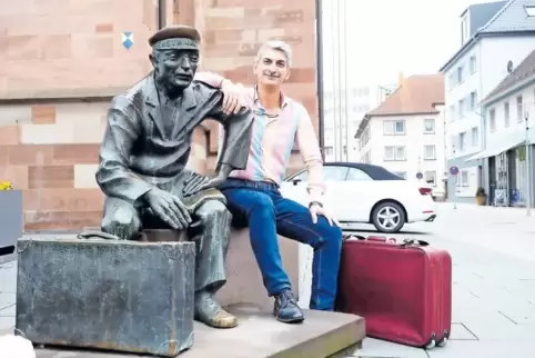 Nur mit einem Koffer kam Ibrahim Al-Saffar vor 20 Jahren in Zweibrücken an. Rechts neben ihm sitzt das „Luiche“, ein Zweibrücker
