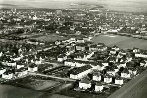Ein erstes Großprojekt der Baugesellschaft: die Entwicklung des neuen Stadtteils Lauterecken. Diese Luftaufnahme aus dem Jubiläu