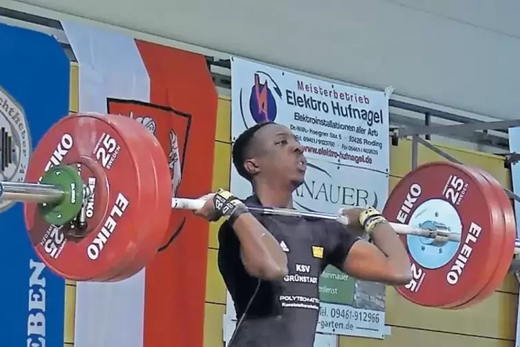 Kraftakt: Padou Izere Shima und die Gewichtheber des KSV Grünstadt gehen als krasse Außeneseiter in den Bundesliga-Wettkampf geg