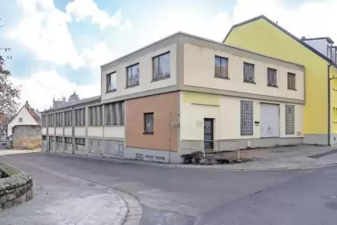 Sieben Wohnungen und eine Pflegeeinrichtung für Demenzkranke mit zwölf bis 15 Plätzen sollen in der alten Druckerei Platz finden