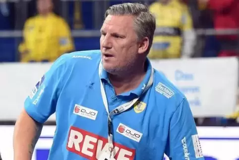 Gespannt: Löwen-Trainer Nikolaj Jacobsen. Foto: KUNZ