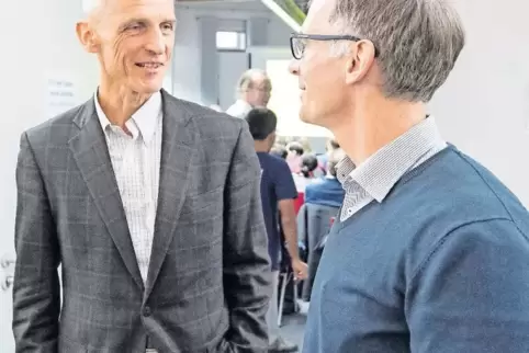 Nobelpreisträger Professor Wolfgang Ketterle (links) im Gespräch mit Professor Michael Fleischhauer.