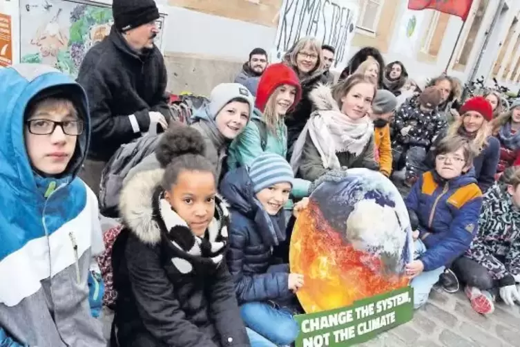 Landauer Schüler streiken fürs Klima.