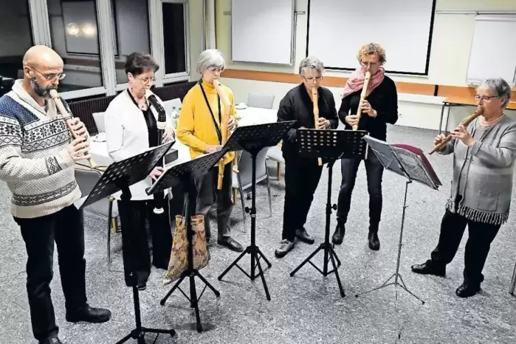 Weihnachtskonzert mit Tradition: Heidrun Taus (rechts) und ihre musikalischen Mitstreiter.