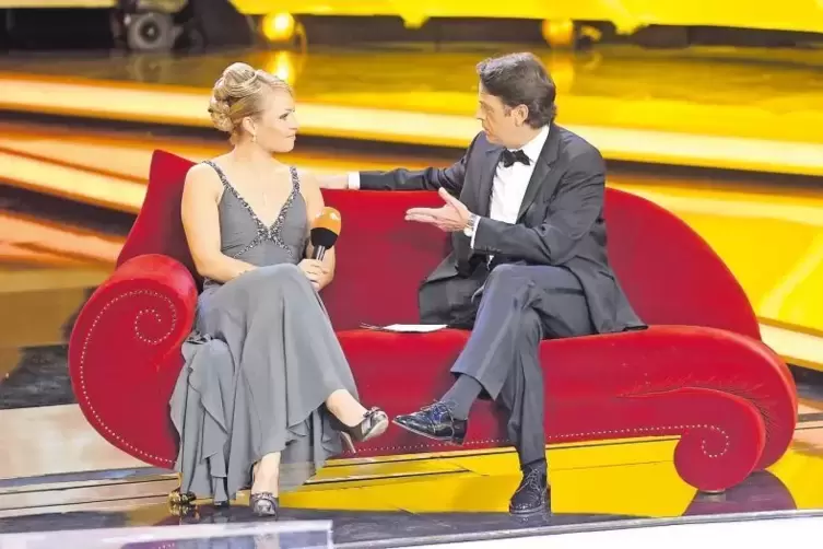 ZDF-Moderator Rudi Cerne interviewt Biathletin Magdalena Neuner, die Sportlerin des Jahres 2012.