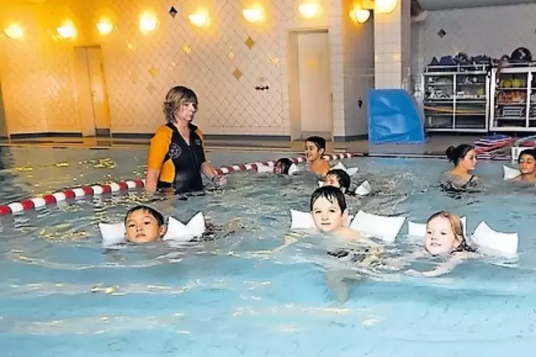 Kinder müssen schwimmen lernen können, trotz hoher Unterhaltskosten fürs Lehrschwimmbecken, so Schaile.