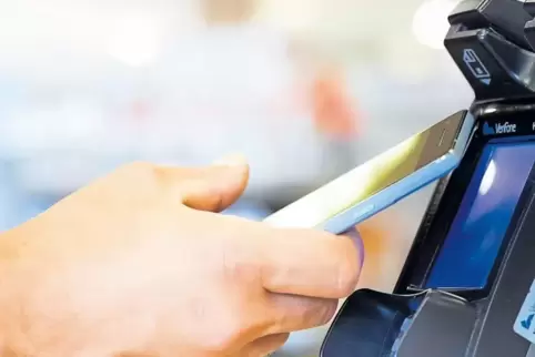 In Germersheim kann man mittlerweile auch mit dem Smartphone bezahlen.