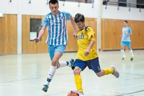 Donnersberger Duell in Otterberg: Die TSG Zellertal besiegte den FV Rockenhausen mit 4:0. Hier allerdings einteilt der FVR-Spiel