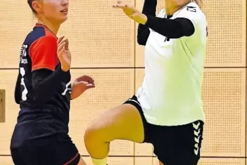 Janina Mehrhof (rechts) traf sechsmal für den SC.