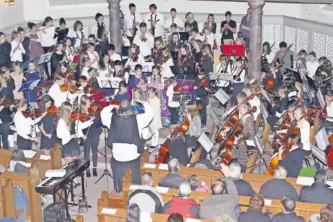 Das Orchester stimmt mit „Tochter Zion“ auf Weihnachten ein.