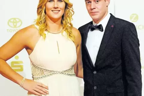 In feiner Abendgarderobe bei der Sportler-Gala in Baden-Baden: Speerwerferin Hussong mit ihrem Freund Richard Gessner.