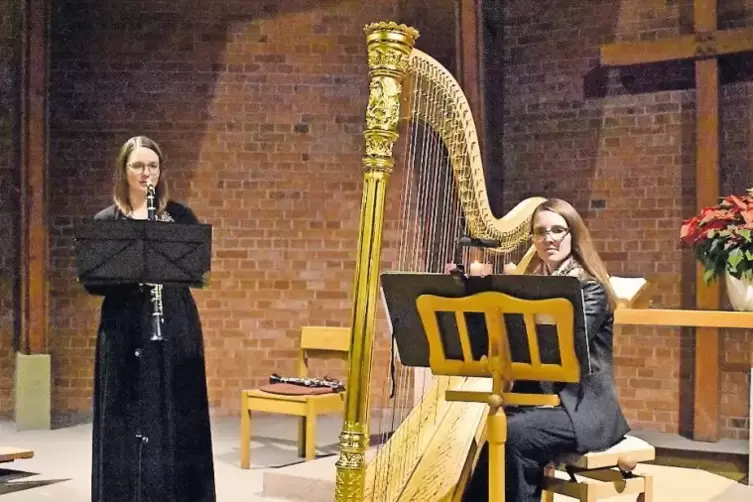 Die Eklatanten: Marina Ochsenreither (links) und Clara Dicke verzauberten ihr Publikum mit dem Klang von Klarinette und Harfe.