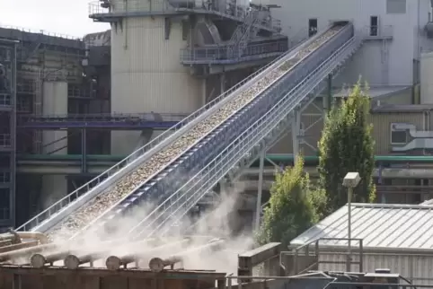 Am Freitag werden die letzten Zuckerrüben in diesem Jahr im Südzucker-Werk in Offstein angeliefert.  Foto: SCHIFFERSTEIN