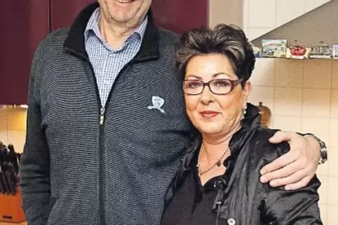 Dagmar und Johan Somers servieren Truthahn mit Orangensoße.